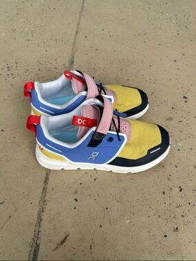 On Running Kids Yellow Blue Pink Low-Top Sneakers-2